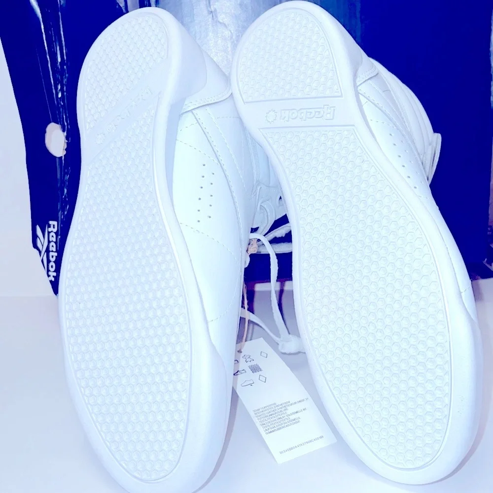 Reebok size 6 fits women’s size 7.5